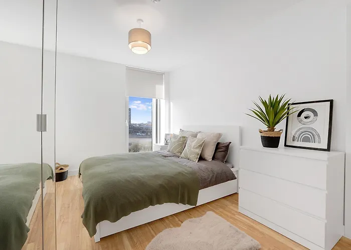 Luxury 2Br In Media City