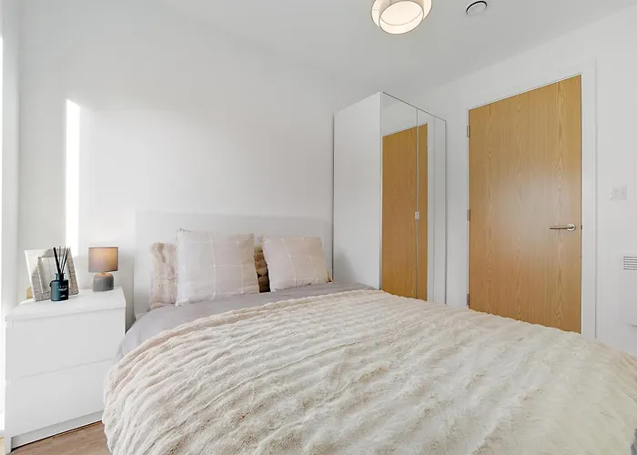 Luxury 2Br In Media City