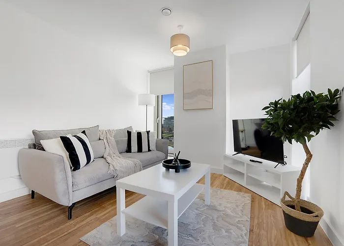 Luxury 2Br In Media City